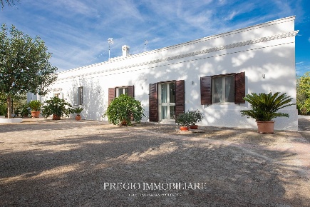 Foto Villa unifamiliare in Contrada Sant'Oceano, Monopoli di 327 m²