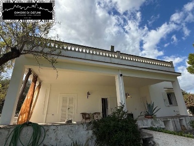 Foto Villa unifamiliare a Ostuni di 91 m² con 3 locali in vendita