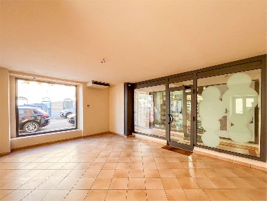 Foto Negozio in piazza vittorio emanuele II 19, Agugliano Centro di 89 m²