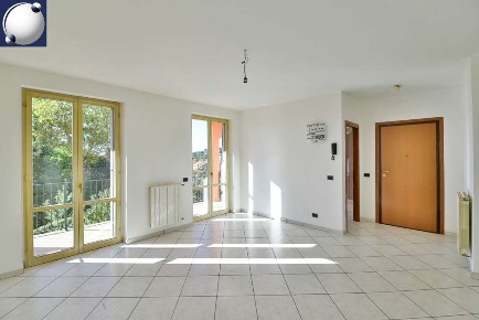 Foto Appartamento in Via XXV Maggio, Erba Centro di 82 m² con 3 locali