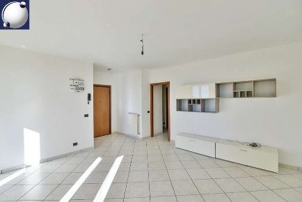 Foto Appartamento in Via XXV Maggio, Erba Centro di 82 m² con 3 locali