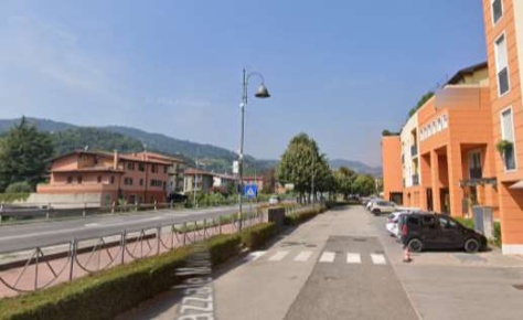 Foto Negozio in Piazzale Mariano Rumor, Chiampo Centro di 73 m² in vendita