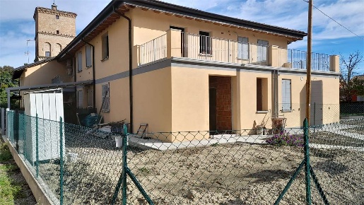 Foto Villa a schiera in VIA GUISA, Crevalcore Centro di 130 m² con 4 locali