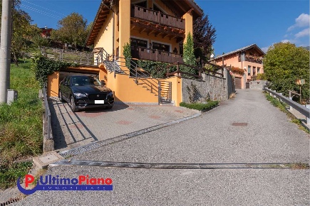 Foto Villa unifamiliare in Frazione Rovin 2/a, Gignod di 194 m² in vendita