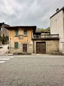 Foto Appartamento in piazza cadorna  1, Primaluna Centro di 200 m²