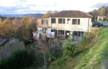 Foto Casa indipendente in Via Canelli, Cassinasco di 248 m² con 7 locali