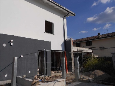 Foto Villa bifamiliare a Lazzate di 130 m² con 5 locali in vendita