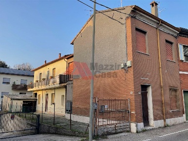 Foto Villa bifamiliare a Ravenna di 238 m² con 8 locali in vendita