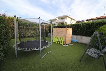 Foto Villa unifamiliare a Albavilla di 340 m² con 7 locali in vendita