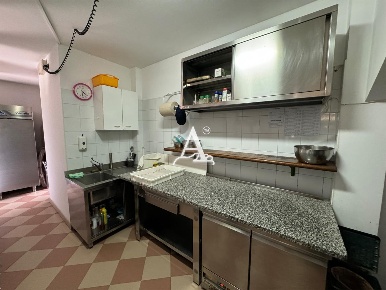 Foto Locale commerciale a Isola Rizza Centro di 50 m² con 2 locali