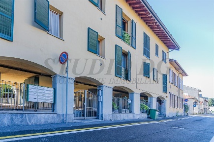 Foto Appartamento in via Cialdini, Cesano Maderno di 120 m² con 2 locali
