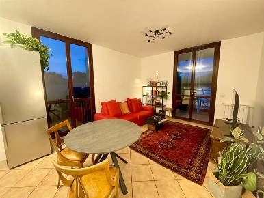 Foto Appartamento in Via Barbieri, Gazzada Schianno Centro di 65 m²