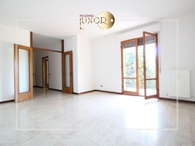 Foto Appartamento in Via Garibaldi, Missaglia Centro di 114 m² con 3 locali
