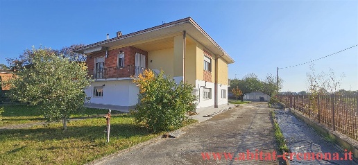 Foto Villa unifamiliare in via XXV aprile, Paderno Ponchielli Ossolaro