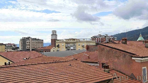 Foto Appartamento a Massa Centro di 80 m² con 3 locali in vendita