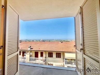 Foto Appartamento a Massa Zona Industriale di 130 m² con 5 locali