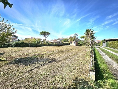 Foto Terreno agricolo a Massa Marina di Massa Centro di 1340 m² in vendita