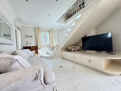 Foto Villa unifamiliare a Forte dei Marmi Centro di 190 m² con 8 locali