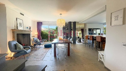 Foto Villa bifamiliare a Bientina Santa Colomba di 280 m² con 5 locali