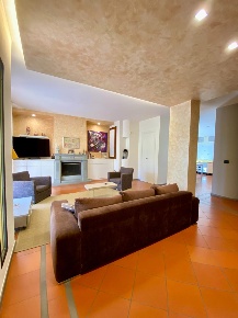 Foto Villa bifamiliare a Poggio a Caiano Centro di 250 m² con 6 locali