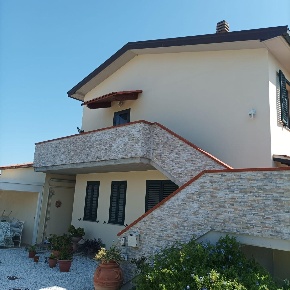 Foto Case semi ndipendenti a Collesalvetti Vicarello di 90 m² con 4 locali