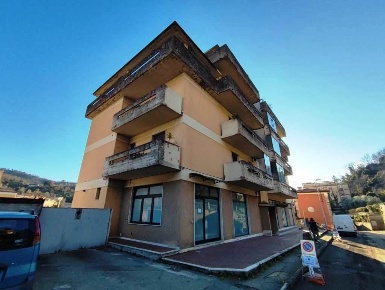 Foto Appartamento a Carrara Centro di 117 m² con 4 locali in vendita