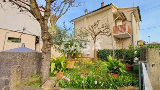 Foto Casa indipendente a Santa Maria a Monte di 158 m² con 8 locali