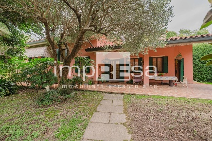 Foto Villa unifamiliare in Vascon di Carbonera, Carbonera Vascon di 310 m²