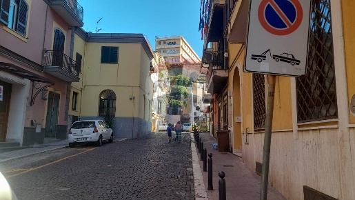 Foto Locale commerciale in Traversa III di Via Cappuccini, Pozzuoli