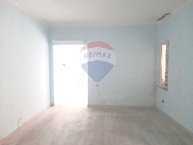 Foto Locale commerciale in Traversa III di Via Cappuccini, Pozzuoli