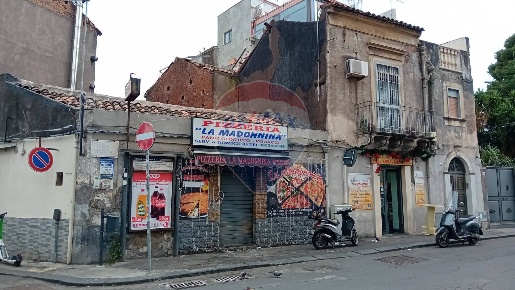 Foto Negozio in Via Messina, Catania Rotolo di 60 m² con 2 locali