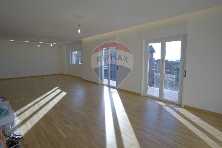 Foto Appartamento in Via Nuovalucello, Catania di 158 m² con 4 locali