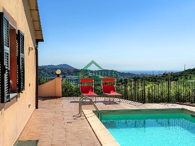 Foto Villa singola in Piani, Imperia Piani, Torrazza di 220 m² con 7 locali