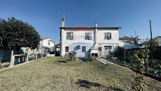 Foto Casa indipendente in Via Roma, Stienta Centro di 160 m² con 6 locali