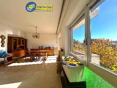 Foto Appartamento in via san marino, Teramo Centro di 136 m² con 5 locali