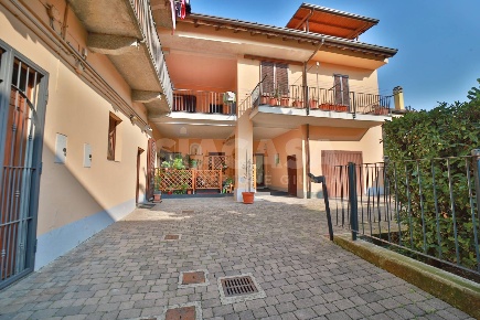 Foto Appartamento in VIA ALDO MOTTA, Vimercate San Maurizio di 150 m²