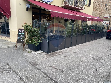 Foto Bar in Via Bacchini, Fidenza Centro di 60 m² con 3 locali in vendita
