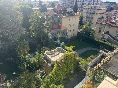 Foto Appartamento a Bergamo Centro di 270 m² con 5 locali in affitto