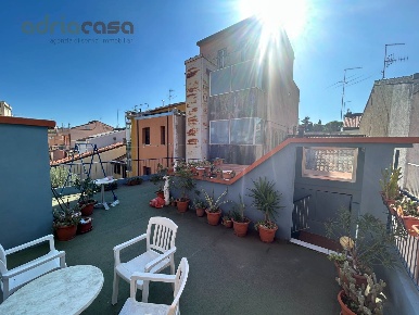 Foto Locale commerciale in Via Fiume, Cattolica di 540 m² con 25 locali