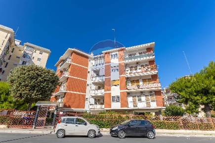 Foto Appartamento in Via Basilicata, Bari San Paolo di 130 m² con 4 locali