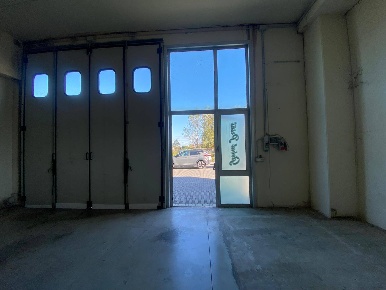 Foto Attività commerciale in Via Salvo d'Acquisto, Pontedera di 222 m²