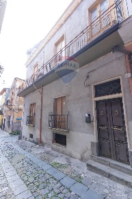 Foto Casa indipendente in Via Albania, Biancavilla di 160 m² con 7 locali
