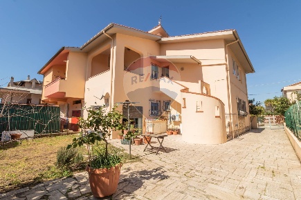 Foto Appartamento a Montalto di Castro Centro di 90 m² con 4 locali