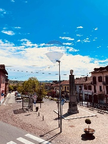 Foto Appartamento in Via Aldo Mazza, Gavirate Centro di 135 m² con 3 locali