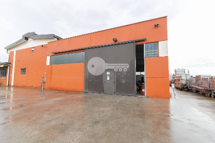 Foto Capannone industriale in Via Francesco Cilea, Ghedi Centro di 800 m²