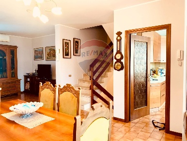 Foto Villa a schiera in Via S. Lucia, Grassobbio di 147 m² con 4 locali