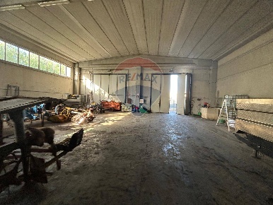 Foto Capannone industriale in Via Puglia, Acquaviva delle Fonti di 1900 m²