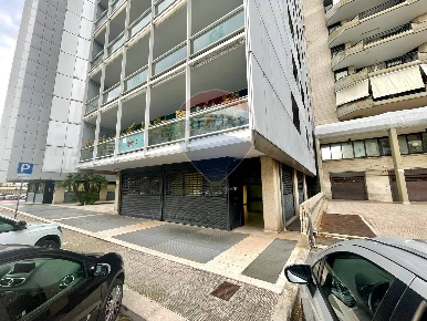 Foto Locale commerciale in Via Rodolfo Redi, Bari Poggiofranco di 218 m²