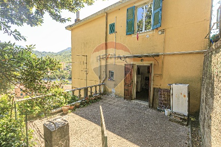 Foto Appartamento in Via Ritale, Genova Struppa di 85 m² con 5 locali