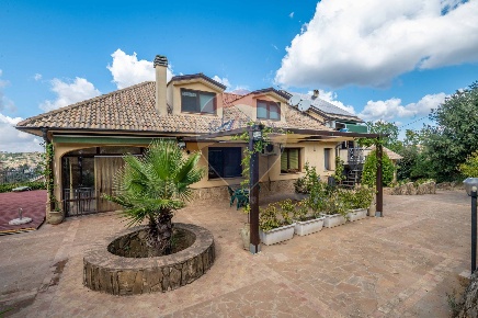 Foto Villa singola in Via Don Lorenzo Milani, Piazza Armerina di 380 m²